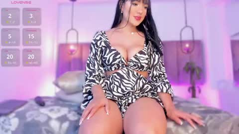 Snapshot of emmiily_z chatting on May 14, 8:37 pm Emmiily online show from May 14, 8:37 pm