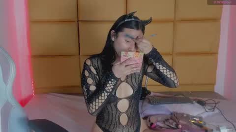 Snapshot of emmily_jade_ chatting on June 15, 2:30 pm emmily_jade_ online show from June 15, 2:30 pm