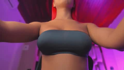 Snapshot of emmily_savage chatting on January 17, 11:48 am online show from January 17, 11:48 am