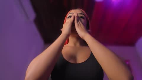 Snapshot of emmily_savage chatting on February 10, 11:58 am online show from February 10, 11:58 am