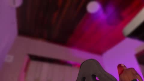 Snapshot of emmily_savage chatting on February 12, 12:11 pm online show from February 12, 12:11 pm