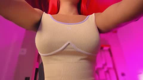 Snapshot of emmily_savage chatting on February 18, 11:50 am online show from February 18, 11:50 am