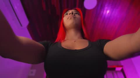 Snapshot of emmily_savage chatting on February 21, 11:22 am online show from February 21, 11:22 am