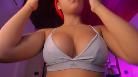 Snapshot of emmily_savage chatting on February 23, 12:13 pm online show from February 23, 12:13 pm