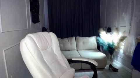 emmmam online show from April 1, 1:41 pm