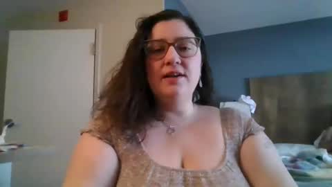 Snapshot of emmthaluscious chatting on January 6, 2:47 pm emmthaluscious online show from January 6, 2:47 pm