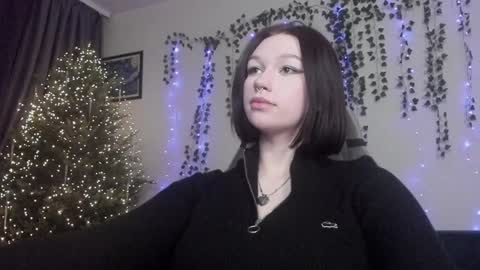 Snapshot of emmy_m00n chatting on December 12, 9:51 am Emily Johny online show from December 12, 9:51 am