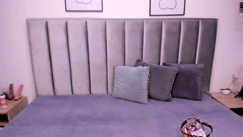 Emily  Laila  online show from October 6, 12:02 pm