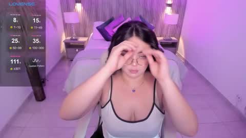 Snapshot of emmy_walker1 chatting on October 18, 11:00 am Emmy Walker online show from October 18, 11:00 am