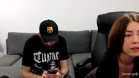 Em online show from March 4, 9:54 pm