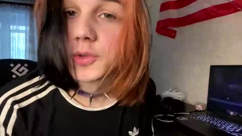 Snapshot of emo_kiss chatting on December 15, 11:14 am Amur online show from December 15, 11:14 am