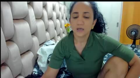 emperatriztapia online show from January 6, 1:09 am