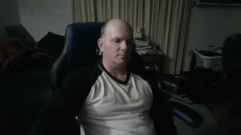 Snapshot of emsguy1 chatting on October 13, 3:28 am Matt online show from October 13, 3:28 am