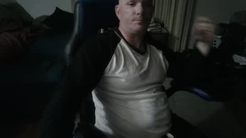 Snapshot of emsguy1 chatting on October 23, 4:01 am Matt online show from October 23, 4:01 am