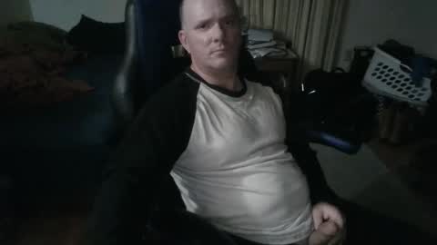 Snapshot of emsguy1 chatting on November 9, 4:22 am Matt online show from November 9, 4:22 am