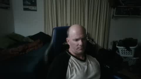 Snapshot of emsguy1 chatting on November 22, 4:44 am Matt online show from November 22, 4:44 am