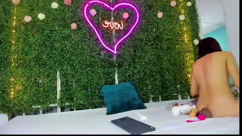 Snapshot of emy_0 chatting on December 7, 3:14 am Emy online show from December 7, 3:14 am