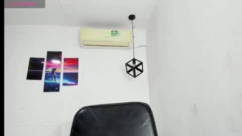 Snapshot of emy_0 chatting on December 9, 10:54 am Emy online show from December 9, 10:54 am