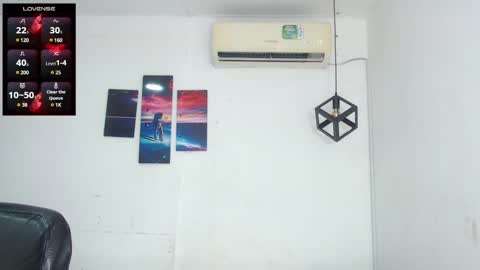 Snapshot of emy_0 chatting on December 15, 3:24 am Emy online show from December 15, 3:24 am