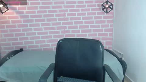 Snapshot of emy_0 chatting on January 23, 7:40 pm Emy online show from January 23, 7:40 pm