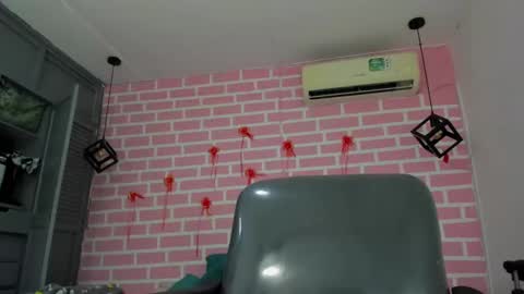 Snapshot of emy_0 chatting on February 26, 8:33 pm Emy online show from February 26, 8:33 pm