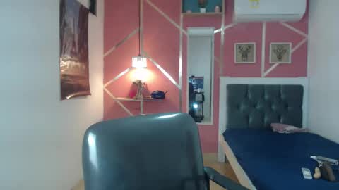 Snapshot of emy_0 chatting on February 27, 3:36 am Emy online show from February 27, 3:36 am