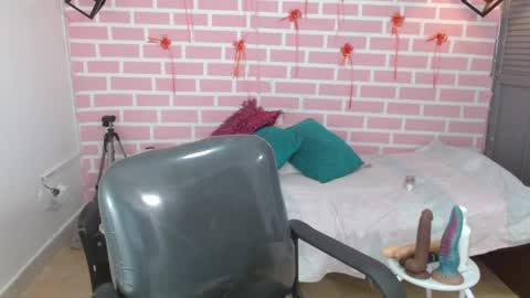 Snapshot of emy_0 chatting on March 9, 9:14 pm Emy online show from March 9, 9:14 pm