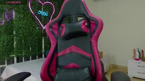 Emy online show from March 22, 1:58 pm