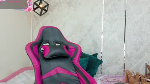 Emy online show from April 4, 2:25 pm