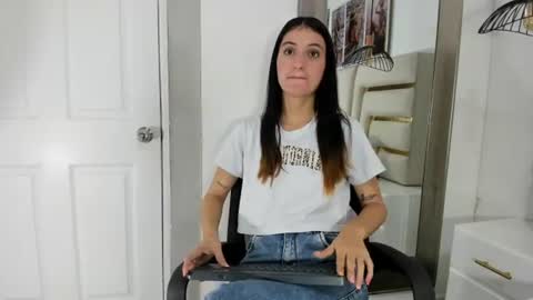 Snapshot of emy_ferrer_ chatting on July 3, 2:29 am EMY FERRER online show from July 3, 2:29 am