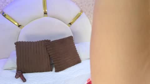 Snapshot of emy_rosse25 chatting on November 5, 11:54 am Emy online show from November 5, 11:54 am