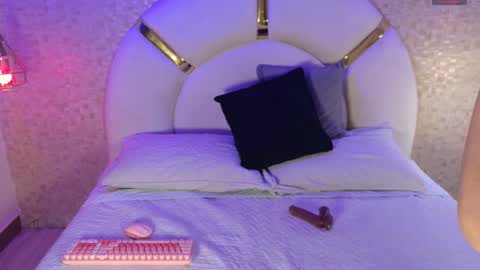 Snapshot of emy_rosse25 chatting on November 8, 11:43 am Emy online show from November 8, 11:43 am