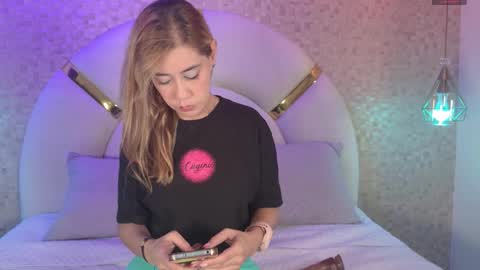 Snapshot of emy_rosse25 chatting on November 24, 11:54 am Emy online show from November 24, 11:54 am