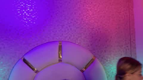 Snapshot of emy_rosse25 chatting on December 5, 11:41 am Emy online show from December 5, 11:41 am