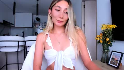 emyconneer online show from January 8, 8:39 pm