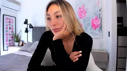 emyconneer online show from January 27, 4:33 pm