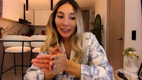 emyconneer online show from February 28, 2:09 am