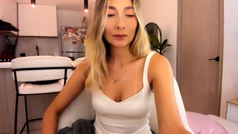 emyconneer online show from March 3, 1:53 am