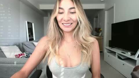 emyconneer online show from September 16, 10:00 pm