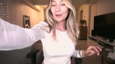 emyconneer online show from September 20, 2:56 am