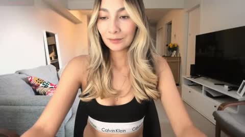 emyconneer online show from September 25, 8:45 pm