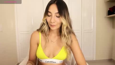 Snapshot of emyconneer chatting on February 6, 1:32 am emyconneer online show from February 6, 1:32 am