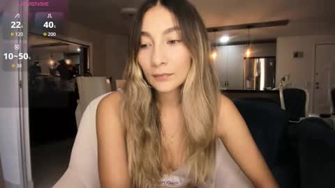 Snapshot of emyconneer chatting on February 17, 10:49 pm emyconneer online show from February 17, 10:49 pm