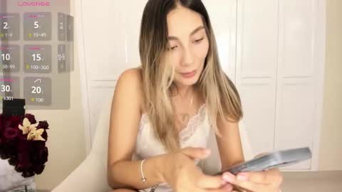 Snapshot of emyconneer chatting on February 21, 6:42 pm emyconneer online show from February 21, 6:42 pm