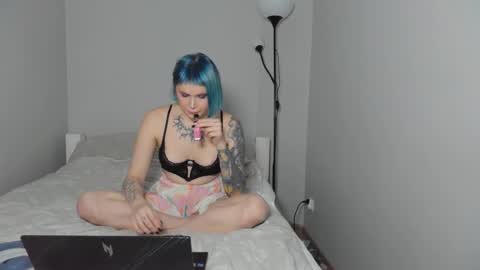 Snapshot of emydeliro chatting on November 5, 1:55 pm emydeliro online show from November 5, 1:55 pm