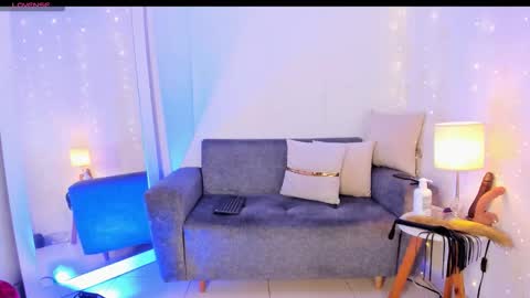 EMYLY  online show from January 8, 11:51 pm