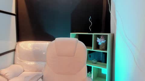 Snapshot of emysilver chatting on February 6, 4:14 pm Emy Silver online show from February 6, 4:14 pm