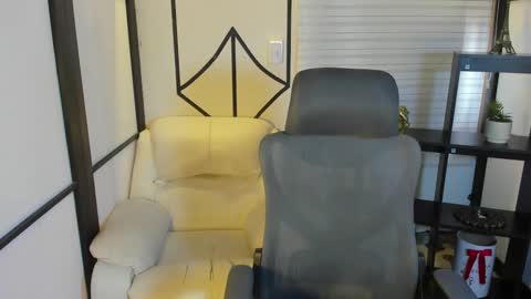 Snapshot of emysilver chatting on February 7, 4:35 pm Emy Silver online show from February 7, 4:35 pm