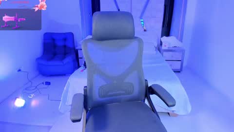 Snapshot of emysilver chatting on February 8, 2:49 pm Emy Silver online show from February 8, 2:49 pm