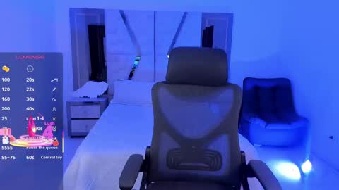 Snapshot of emysilver chatting on February 15, 5:07 pm Emy Silver online show from February 15, 5:07 pm